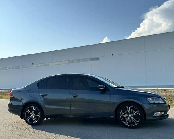 Сірий Фольксваген Пассат, об'ємом двигуна 1.6 л та пробігом 264 тис. км за 8950 $, фото 2 на Automoto.ua