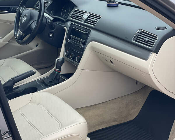 Серый Фольксваген Пассат, объемом двигателя 1.8 л и пробегом 165 тыс. км за 7999 $, фото 13 на Automoto.ua