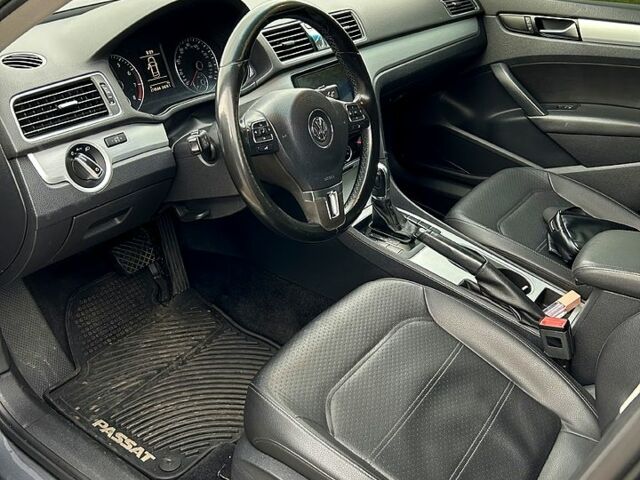 Сірий Фольксваген Пассат, об'ємом двигуна 2.5 л та пробігом 274 тис. км за 10000 $, фото 6 на Automoto.ua