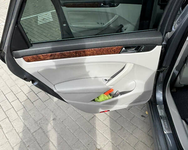 Серый Фольксваген Пассат, объемом двигателя 2 л и пробегом 229 тыс. км за 11800 $, фото 7 на Automoto.ua