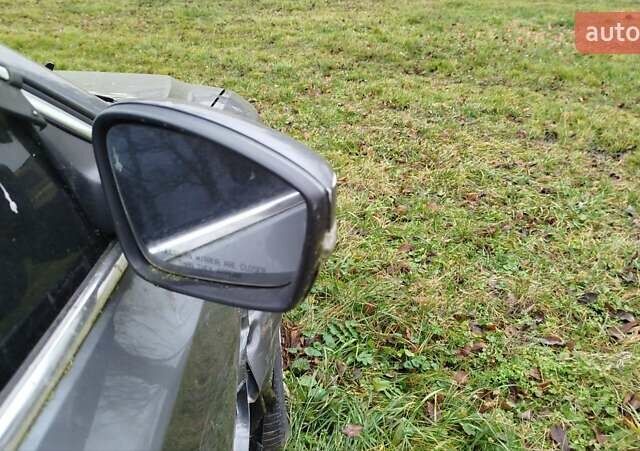 Серый Фольксваген Пассат, объемом двигателя 2.5 л и пробегом 210 тыс. км за 4200 $, фото 12 на Automoto.ua