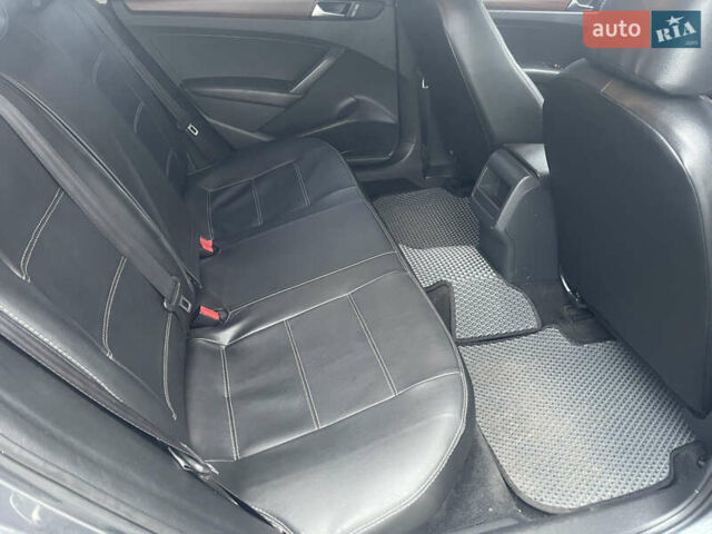 Серый Фольксваген Пассат, объемом двигателя 2.48 л и пробегом 209 тыс. км за 9100 $, фото 7 на Automoto.ua