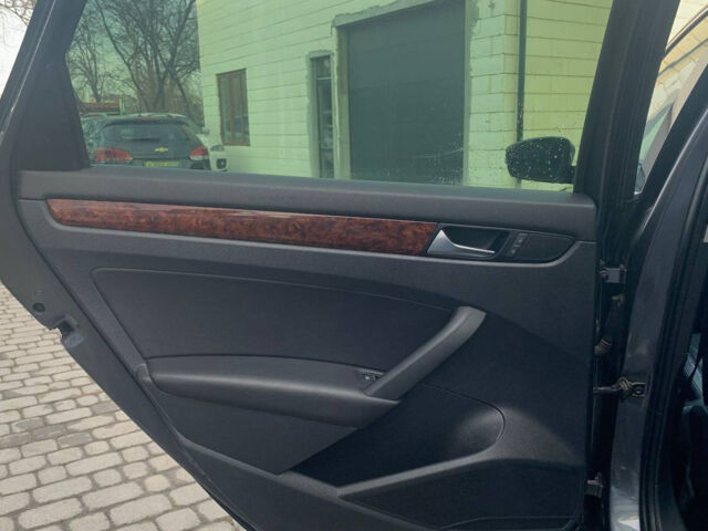 Сірий Фольксваген Пассат, об'ємом двигуна 2.5 л та пробігом 284 тис. км за 10300 $, фото 16 на Automoto.ua