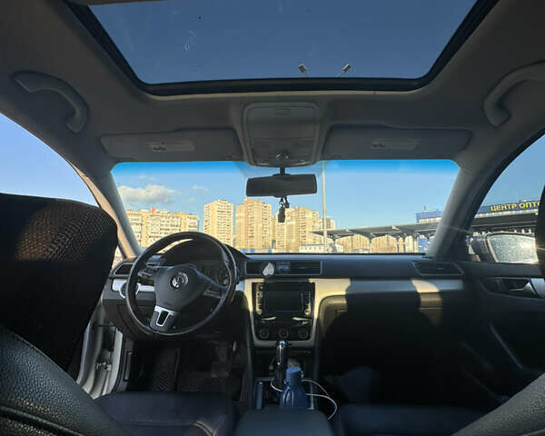 Серый Фольксваген Пассат, объемом двигателя 2.5 л и пробегом 216 тыс. км за 9800 $, фото 16 на Automoto.ua