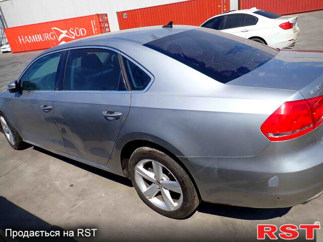 Серый Фольксваген Пассат, объемом двигателя 2.5 л и пробегом 153 тыс. км за 8700 $, фото 3 на Automoto.ua