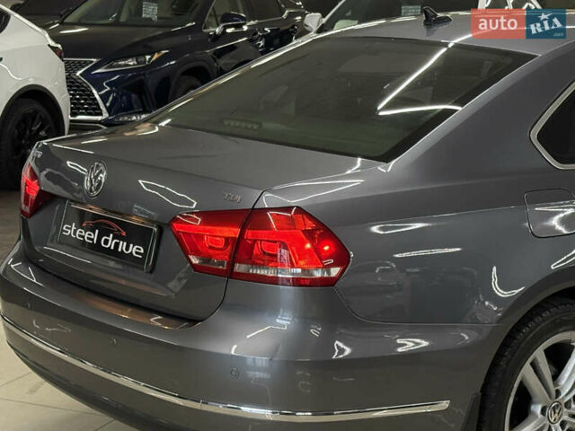 Серый Фольксваген Пассат, объемом двигателя 1.97 л и пробегом 161 тыс. км за 14999 $, фото 10 на Automoto.ua
