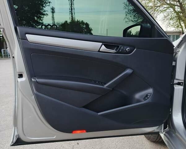 Серый Фольксваген Пассат, объемом двигателя 2.49 л и пробегом 130 тыс. км за 10500 $, фото 13 на Automoto.ua