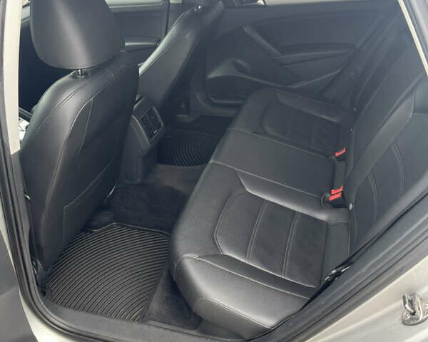 Сірий Фольксваген Пассат, об'ємом двигуна 2.5 л та пробігом 196 тис. км за 10500 $, фото 16 на Automoto.ua