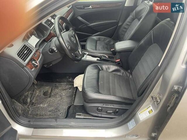 Серый Фольксваген Пассат, объемом двигателя 2.5 л и пробегом 124 тыс. км за 12500 $, фото 4 на Automoto.ua