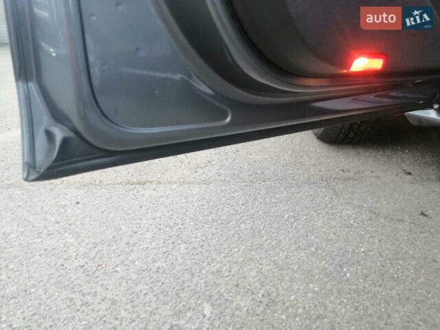 Серый Фольксваген Пассат, объемом двигателя 2.5 л и пробегом 233 тыс. км за 10000 $, фото 3 на Automoto.ua