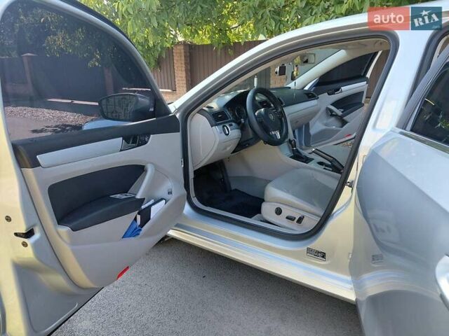 Серый Фольксваген Пассат, объемом двигателя 2.5 л и пробегом 165 тыс. км за 11499 $, фото 4 на Automoto.ua