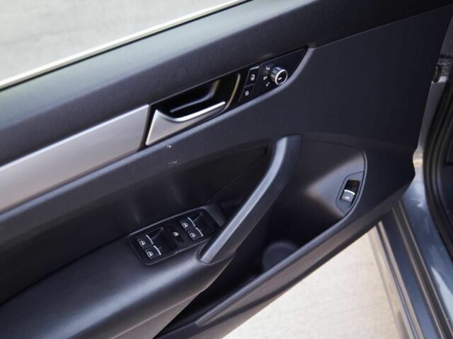 Серый Фольксваген Пассат, объемом двигателя 1.8 л и пробегом 190 тыс. км за 9700 $, фото 7 на Automoto.ua