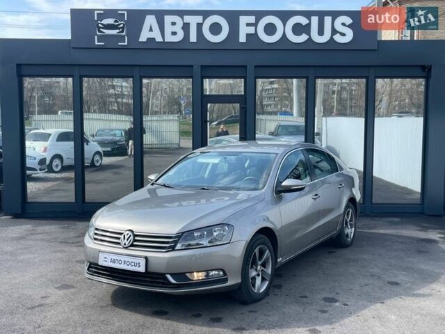 Серый Фольксваген Пассат, объемом двигателя 1.97 л и пробегом 247 тыс. км за 10990 $, фото 3 на Automoto.ua