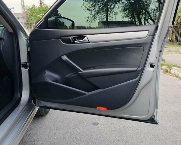 Серый Фольксваген Пассат, объемом двигателя 2.49 л и пробегом 130 тыс. км за 10500 $, фото 11 на Automoto.ua