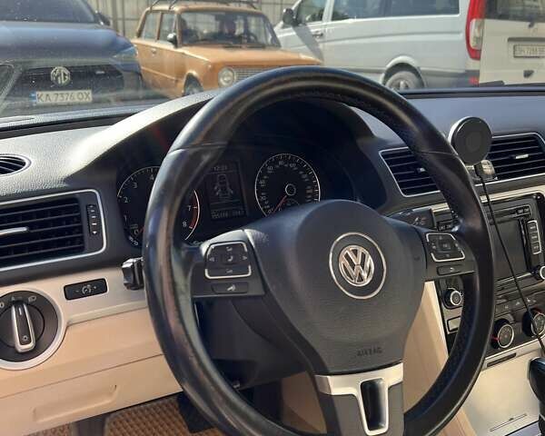 Фольксваген Пассат 2013 в Одессе на Automoto.ua Серый Фольксваген Пассат, объемом двигателя 2.5 л и пробегом 155 тыс. км за 10500 $, фото 12 на Automoto.ua