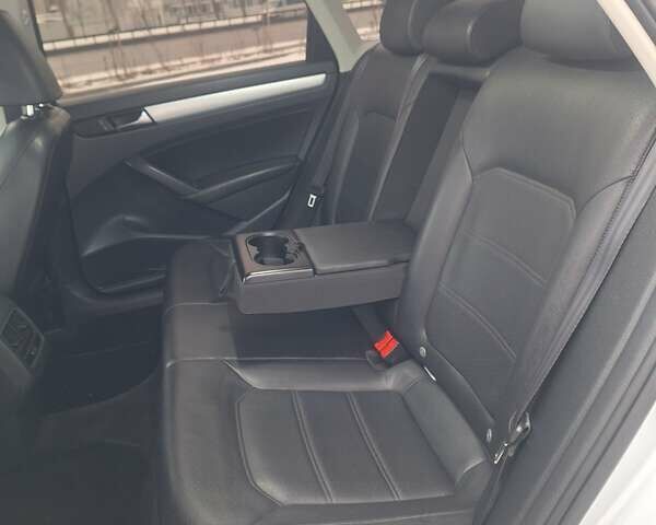 Серый Фольксваген Пассат, объемом двигателя 2.5 л и пробегом 145 тыс. км за 11900 $, фото 32 на Automoto.ua