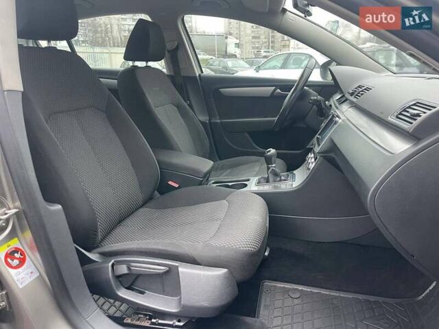 Серый Фольксваген Пассат, объемом двигателя 1.97 л и пробегом 240 тыс. км за 12490 $, фото 11 на Automoto.ua