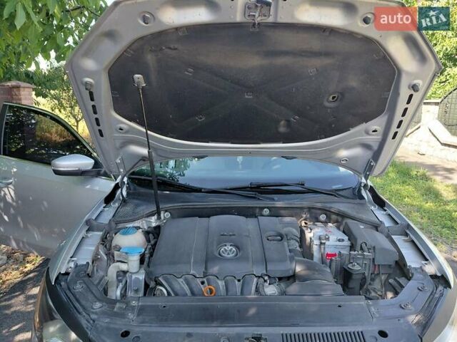 Серый Фольксваген Пассат, объемом двигателя 2.5 л и пробегом 165 тыс. км за 11499 $, фото 10 на Automoto.ua