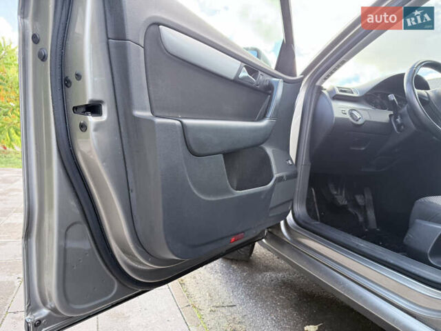 Серый Фольксваген Пассат, объемом двигателя 1.97 л и пробегом 247 тыс. км за 11500 $, фото 14 на Automoto.ua