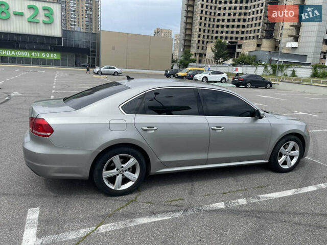 Сірий Фольксваген Пассат, об'ємом двигуна 2.5 л та пробігом 196 тис. км за 10500 $, фото 9 на Automoto.ua