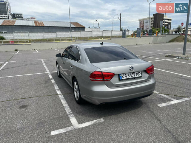 Сірий Фольксваген Пассат, об'ємом двигуна 2.5 л та пробігом 196 тис. км за 10500 $, фото 5 на Automoto.ua