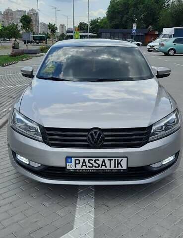 Серый Фольксваген Пассат, объемом двигателя 2.5 л и пробегом 219 тыс. км за 12000 $, фото 9 на Automoto.ua