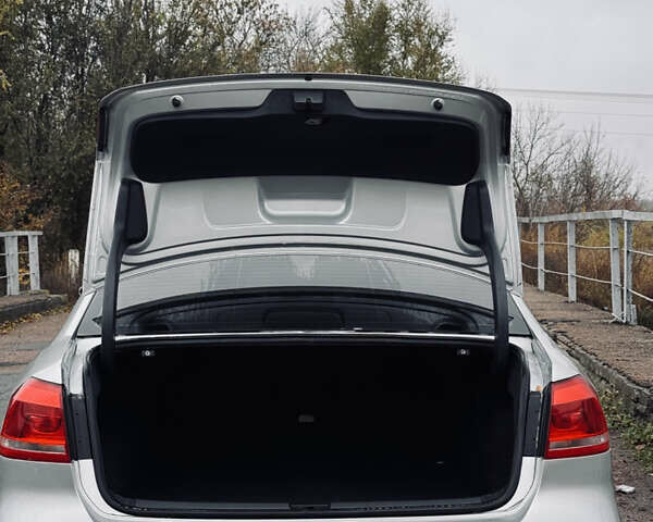 Фольксваген Пассат 2013 у Прилуках на Automoto.ua Сірий Фольксваген Пассат, об'ємом двигуна 2 л та пробігом 178 тис. км за 12500 $, фото 21 на Automoto.ua