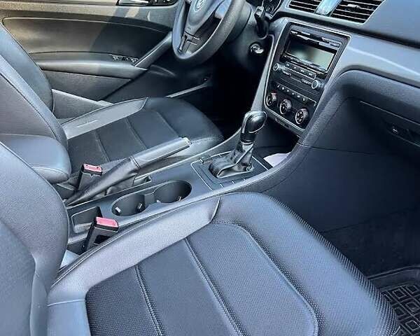 Серый Фольксваген Пассат, объемом двигателя 2.48 л и пробегом 140 тыс. км за 11700 $, фото 4 на Automoto.ua