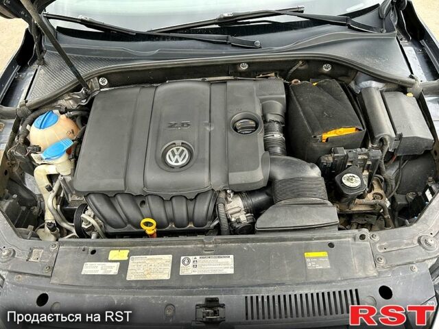 Сірий Фольксваген Пассат, об'ємом двигуна 2.5 л та пробігом 274 тис. км за 10000 $, фото 12 на Automoto.ua