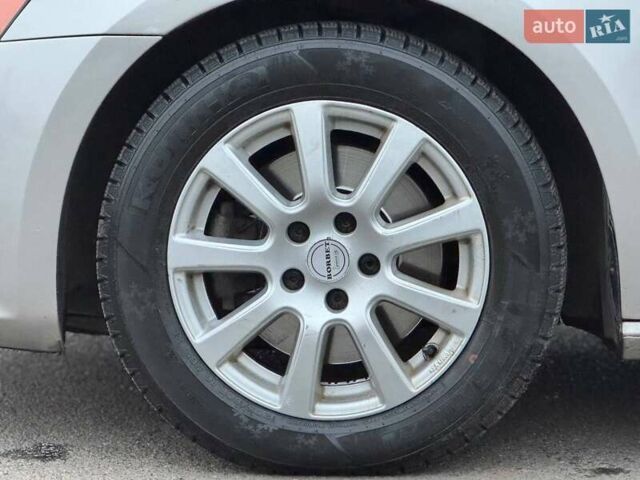 Серый Фольксваген Пассат, объемом двигателя 2.5 л и пробегом 236 тыс. км за 11800 $, фото 10 на Automoto.ua