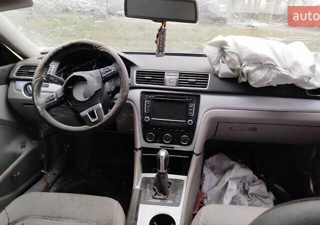 Серый Фольксваген Пассат, объемом двигателя 2.5 л и пробегом 210 тыс. км за 4200 $, фото 7 на Automoto.ua