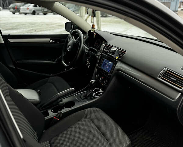 Серый Фольксваген Пассат, объемом двигателя 2.5 л и пробегом 171 тыс. км за 10800 $, фото 9 на Automoto.ua