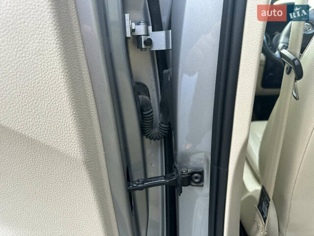 Серый Фольксваген Пассат, объемом двигателя 2.5 л и пробегом 226 тыс. км за 10500 $, фото 20 на Automoto.ua