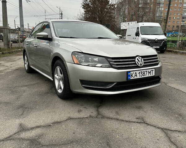 Серый Фольксваген Пассат, объемом двигателя 2.48 л и пробегом 218 тыс. км за 9700 $, фото 2 на Automoto.ua