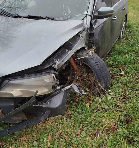 Серый Фольксваген Пассат, объемом двигателя 2.5 л и пробегом 210 тыс. км за 4200 $, фото 10 на Automoto.ua