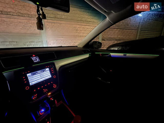 Серый Фольксваген Пассат, объемом двигателя 2.5 л и пробегом 216 тыс. км за 9800 $, фото 20 на Automoto.ua