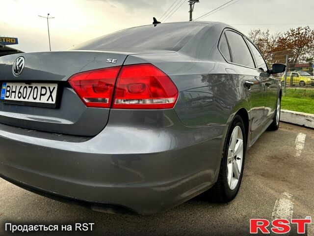 Сірий Фольксваген Пассат, об'ємом двигуна 2.5 л та пробігом 274 тис. км за 10000 $, фото 4 на Automoto.ua