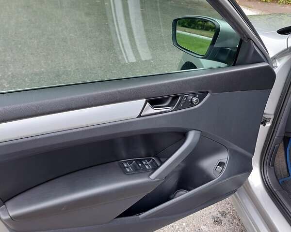 Серый Фольксваген Пассат, объемом двигателя 2.5 л и пробегом 219 тыс. км за 9800 $, фото 17 на Automoto.ua