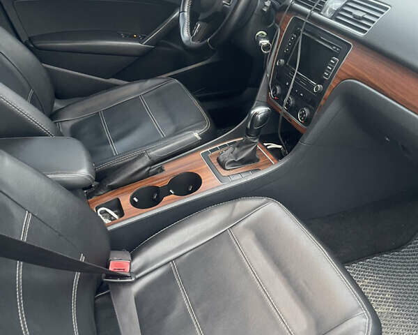 Серый Фольксваген Пассат, объемом двигателя 2.48 л и пробегом 209 тыс. км за 9100 $, фото 4 на Automoto.ua