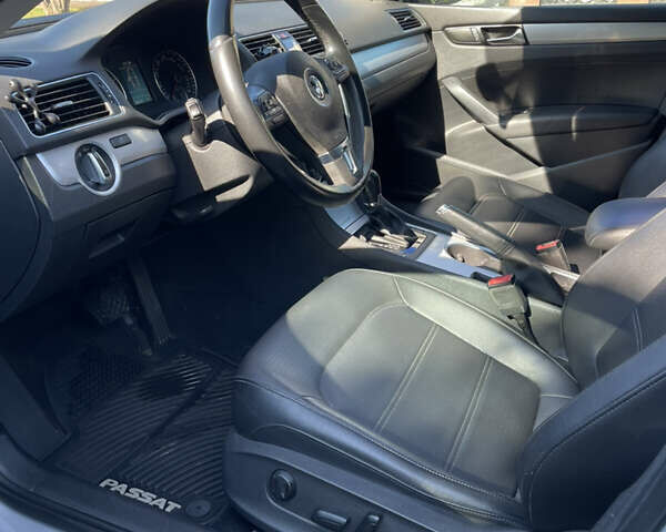 Серый Фольксваген Пассат, объемом двигателя 2.5 л и пробегом 179 тыс. км за 11300 $, фото 14 на Automoto.ua