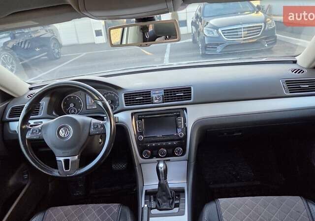 Серый Фольксваген Пассат, объемом двигателя 2.5 л и пробегом 252 тыс. км за 8900 $, фото 9 на Automoto.ua