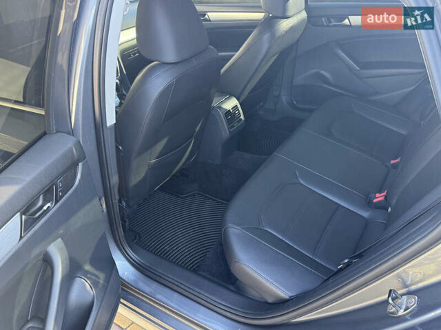 Фольксваген Пассат 2013 в Корсунь-Шевченковском на Automoto.ua Серый Фольксваген Пассат, объемом двигателя 2.5 л и пробегом 156 тыс. км за 10900 $, фото 17 на Automoto.ua