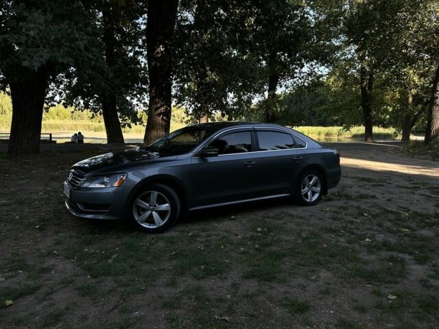 Серый Фольксваген Пассат, объемом двигателя 2.5 л и пробегом 165 тыс. км за 11500 $, фото 5 на Automoto.ua