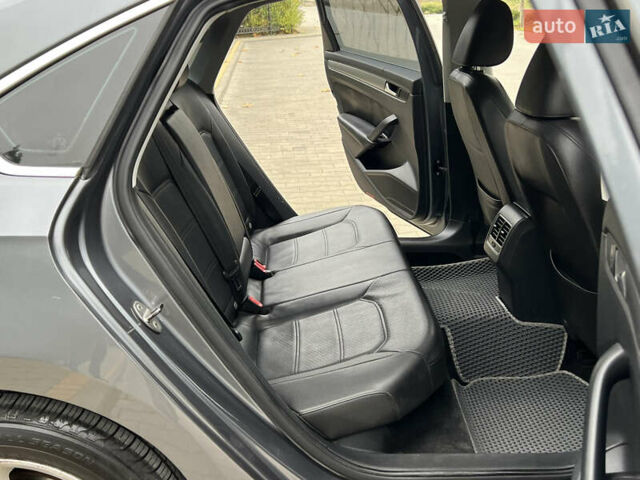 Сірий Фольксваген Пассат, об'ємом двигуна 2.5 л та пробігом 210 тис. км за 9700 $, фото 42 на Automoto.ua