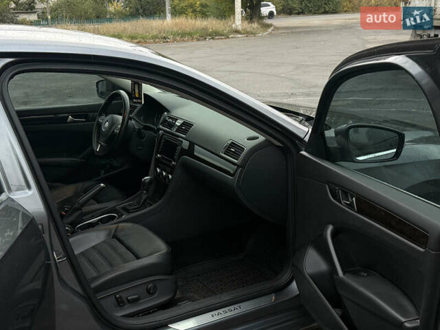 Серый Фольксваген Пассат, объемом двигателя 1.97 л и пробегом 234 тыс. км за 14000 $, фото 9 на Automoto.ua