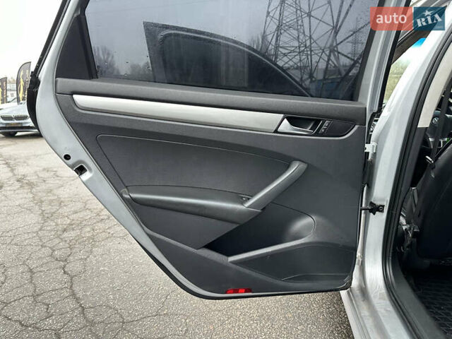 Серый Фольксваген Пассат, объемом двигателя 2.48 л и пробегом 187 тыс. км за 9800 $, фото 16 на Automoto.ua