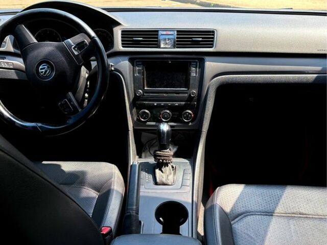 Сірий Фольксваген Пассат, об'ємом двигуна 2.5 л та пробігом 155 тис. км за 9400 $, фото 5 на Automoto.ua