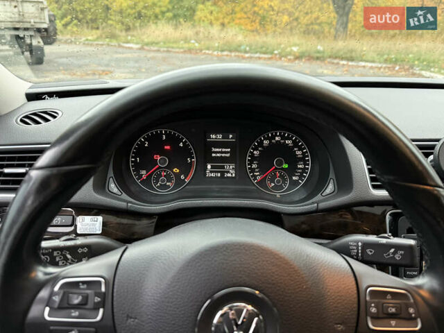 Серый Фольксваген Пассат, объемом двигателя 1.97 л и пробегом 234 тыс. км за 14000 $, фото 16 на Automoto.ua