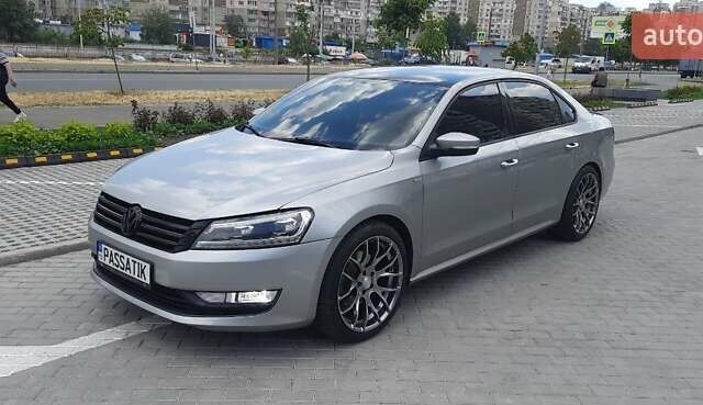 Серый Фольксваген Пассат, объемом двигателя 2.5 л и пробегом 219 тыс. км за 12000 $, фото 11 на Automoto.ua