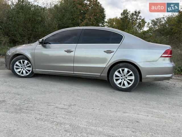 Фольксваген Пассат 2013 в Каменце-Подольском на Automoto.ua Серый Фольксваген Пассат, объемом двигателя 1.6 л и пробегом 270 тыс. км за 10500 $, фото 1 на Automoto.ua